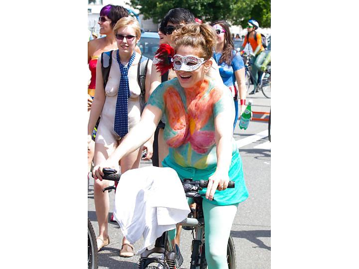 25P Nude Painted Ladies in Public Fetish Gallery 24