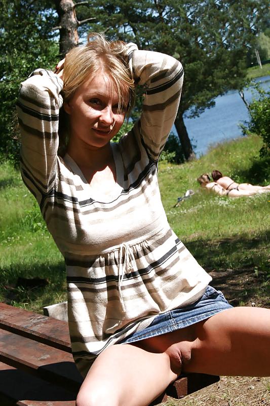 18P Just Flashing Pussy In Public !