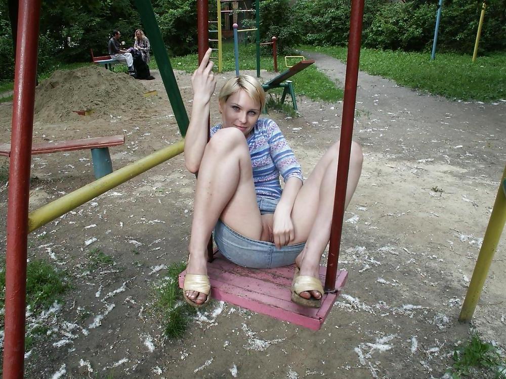 18P Just Flashing Pussy In Public !