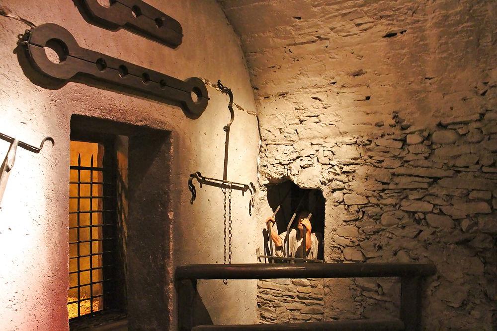 10P Torture museum