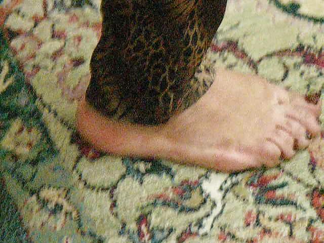 4P My Sexy mature arab feet
