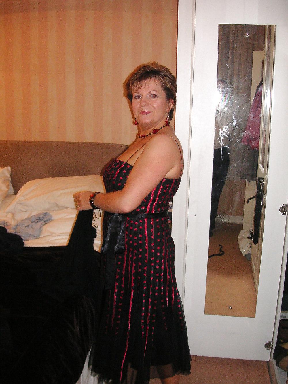 16P British Milf Cathy of Manchester