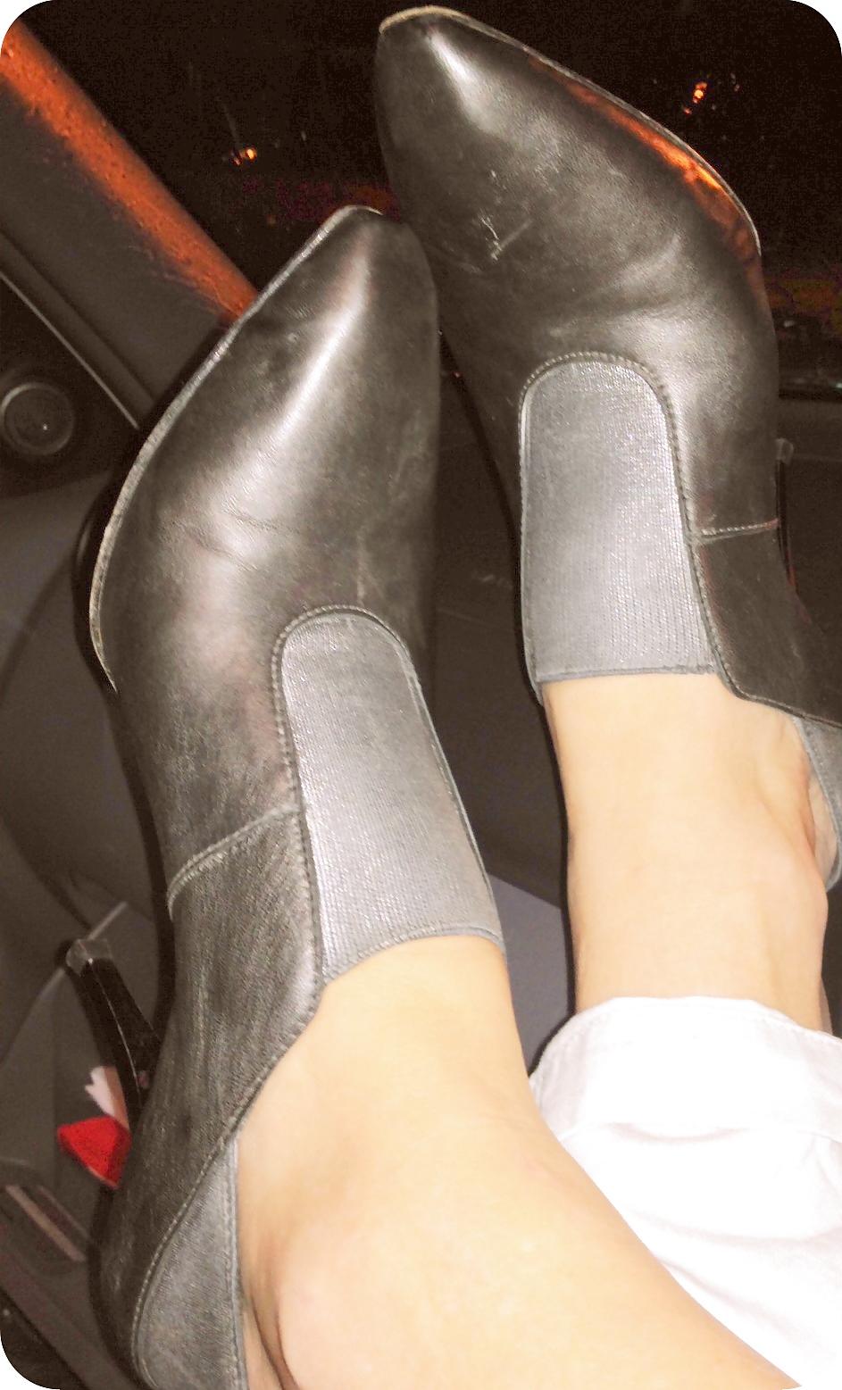 25P Lick my shoes and feet