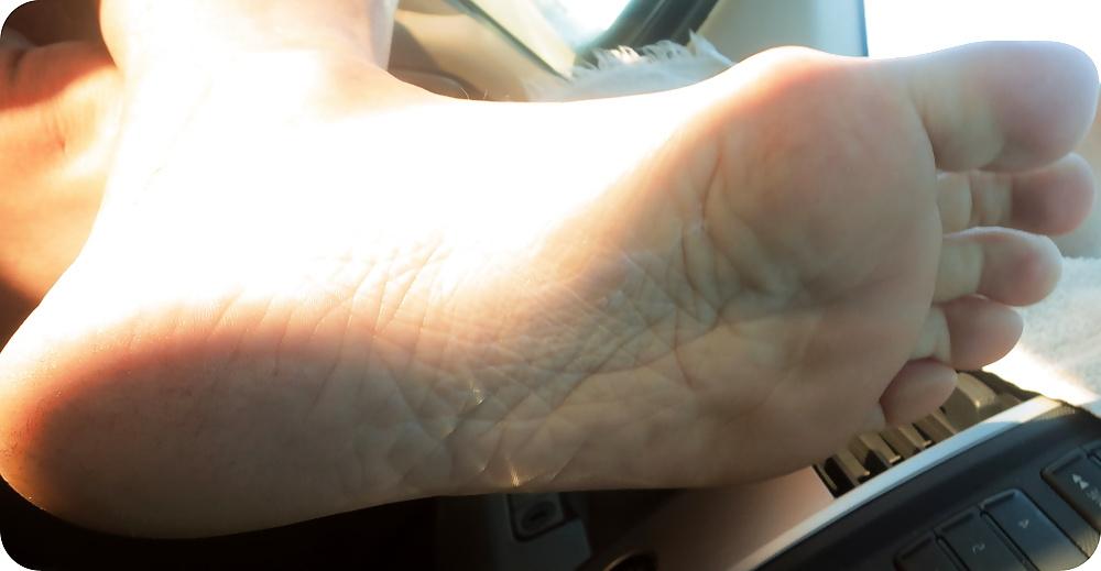 25P Lick my shoes and feet