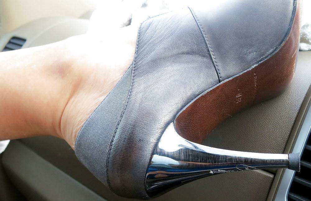 25P Lick my shoes and feet