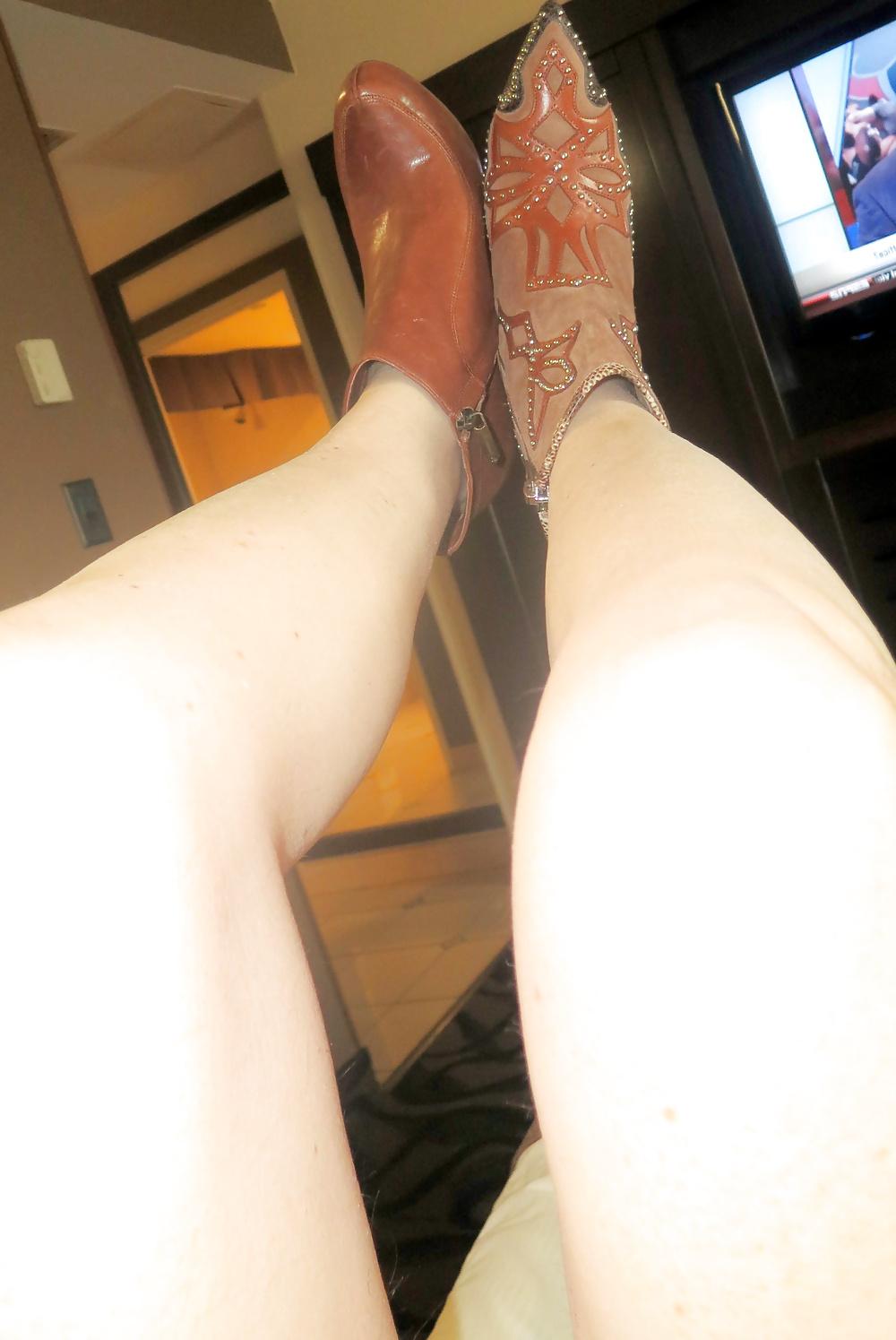 25P Lick my shoes and feet