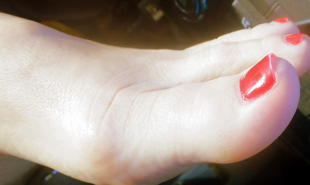 25P Lick my shoes and feet