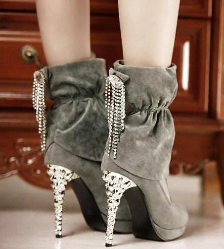 25P Feet and heel fetish 10