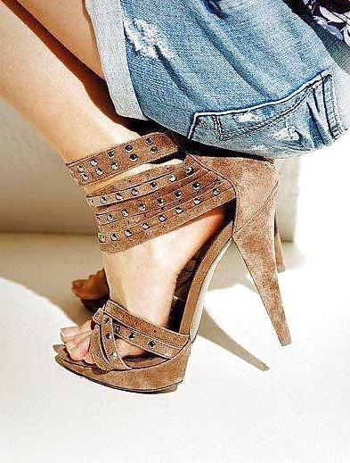25P Feet and heel fetish 10