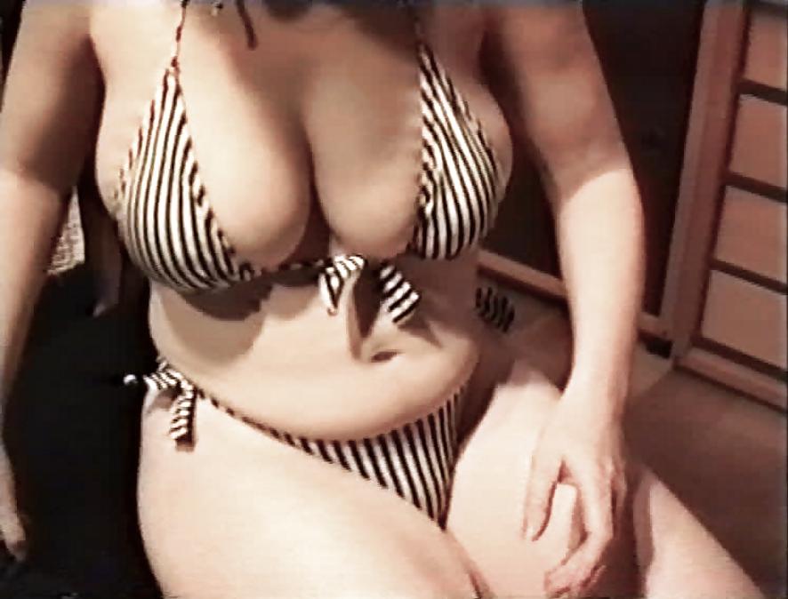 10P SAG - Hot Voluptuous Big Boobed Bikini Bitch 04