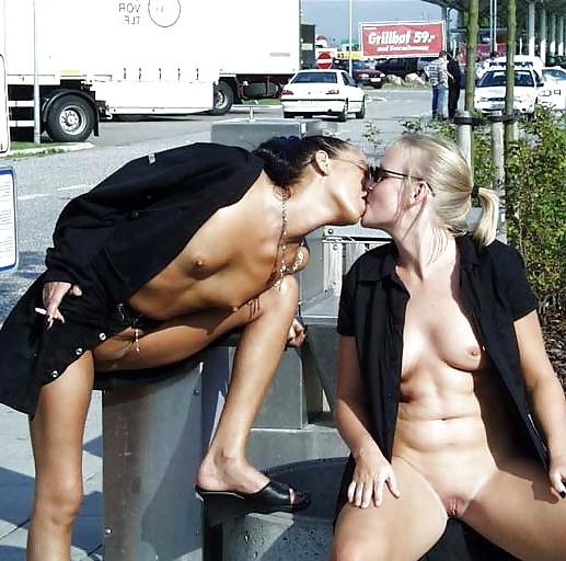 25P Bare pussy and tits in public