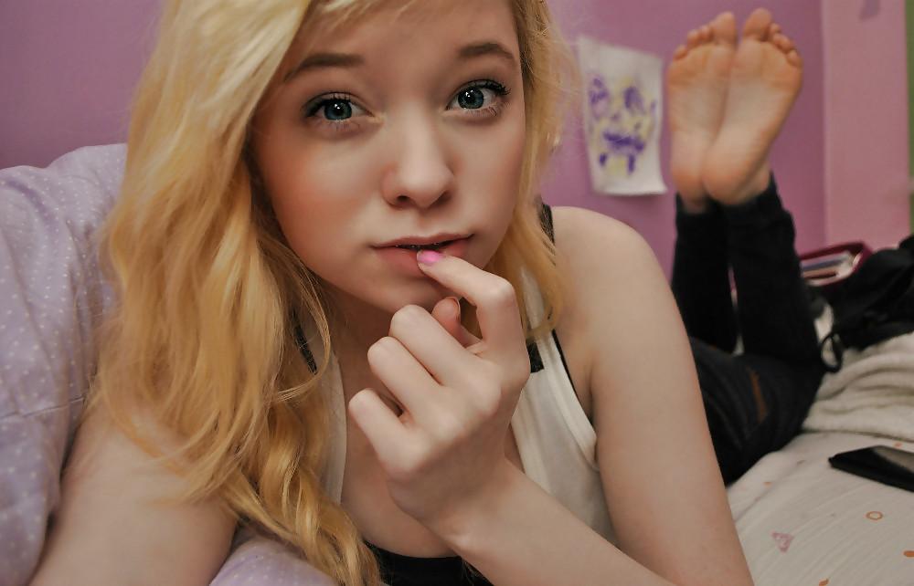 25P Feet Galore