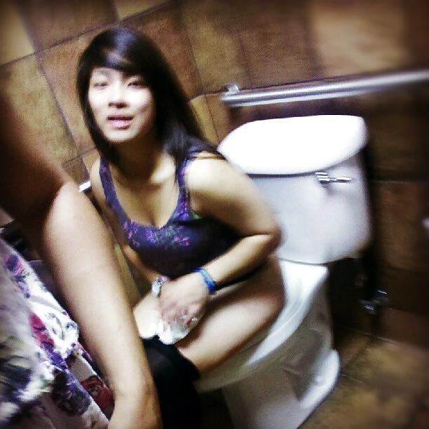 5P Toilet babes