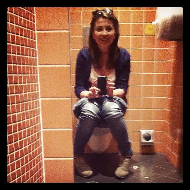 5P Toilet babes