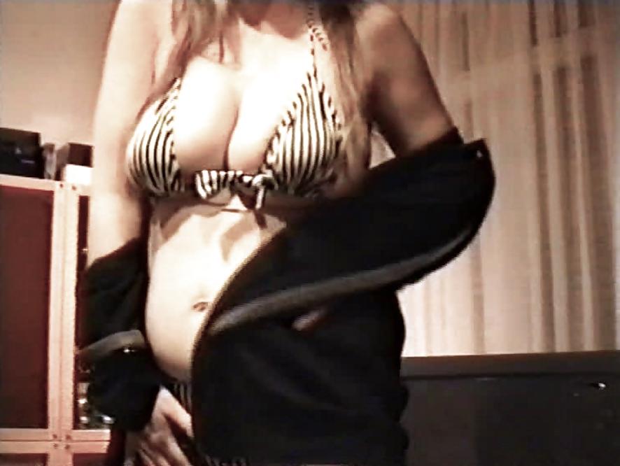 10P SAG - Hot Voluptuous Big Boobed Bikini Bitch 09