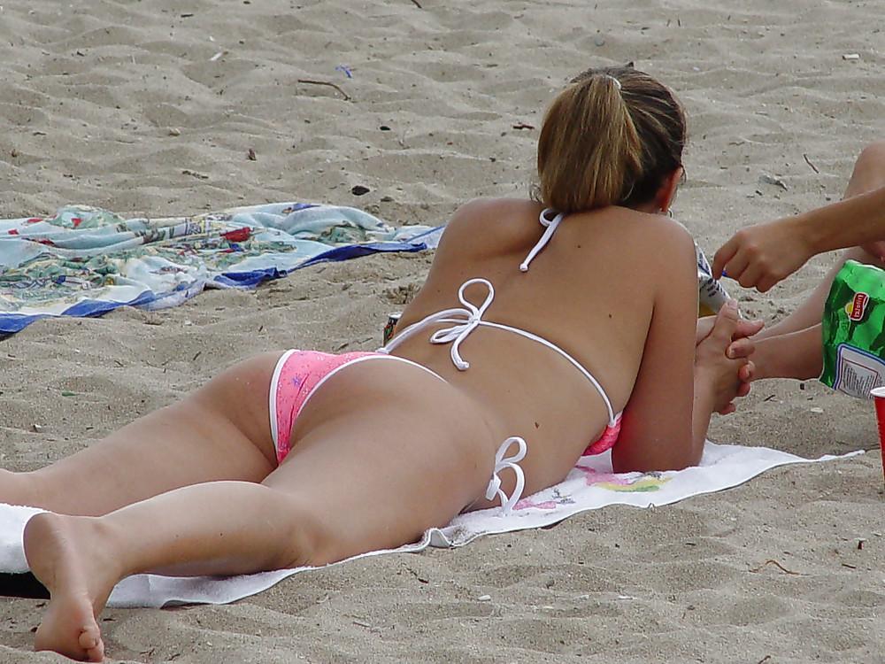 16P TOPLESS TANNING, OUTDOOR TITTIES, NUDE BEACH PHOTOS