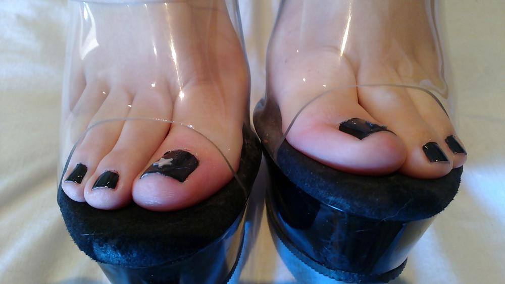 6P FOOT FETISH FEET FOOTJOB COCK TOES HEELS COMMENT PLS