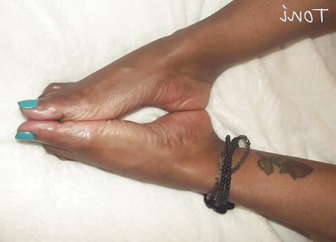 25P CAN'T STOP LOOKING AT WOMANS SEXY TOES
