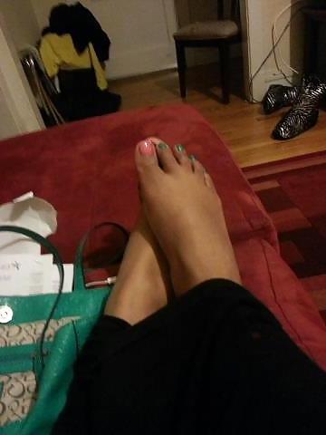 25P CAN'T STOP LOOKING AT WOMANS SEXY TOES