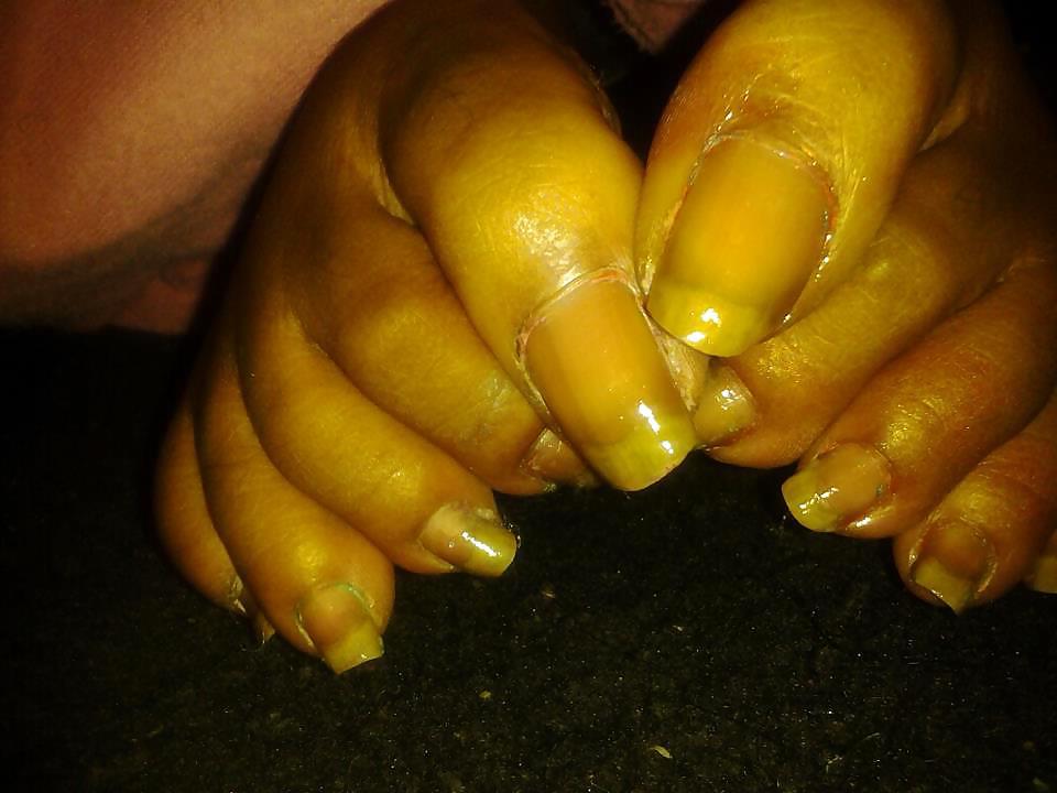 25P CAN'T STOP LOOKING AT WOMANS SEXY TOES