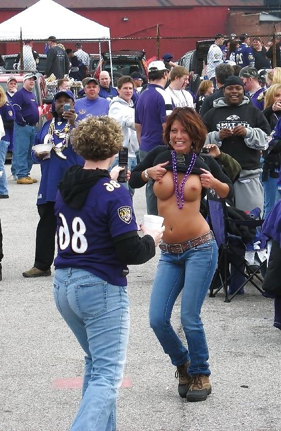 25P Topless Brunette Cougars