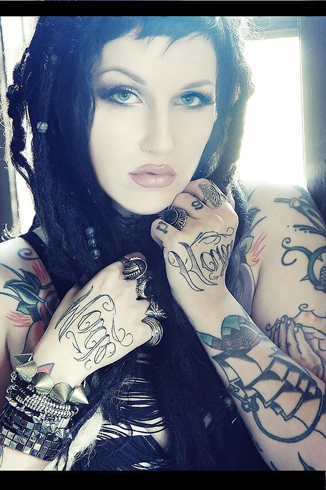 25P Tattoo models (female) 19.2