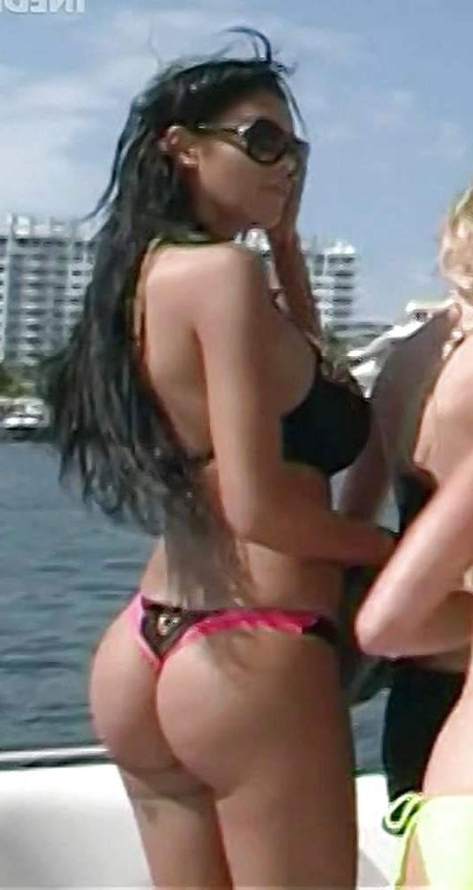 14P Trop bonne nabilla she was very hot she is a big bitch