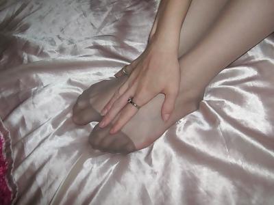 25P Carol's feet and legs