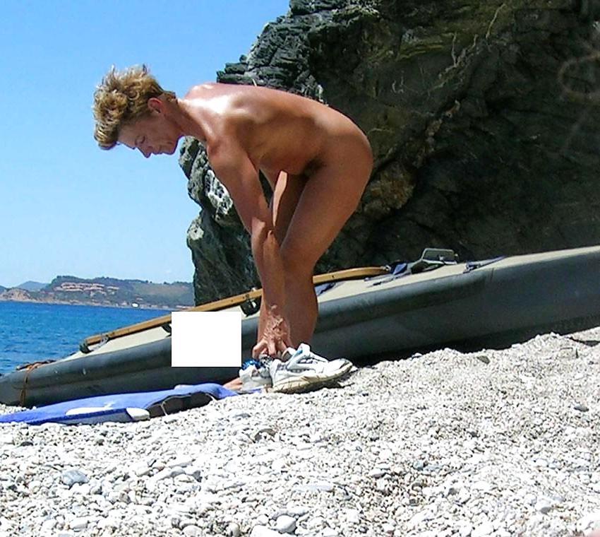 8P GRANNY TOPLESS