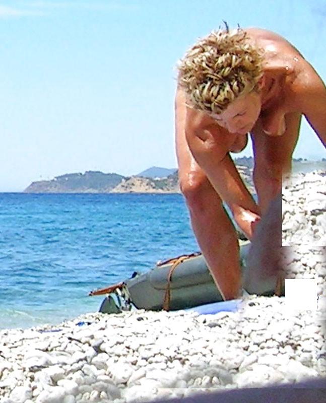 8P GRANNY TOPLESS