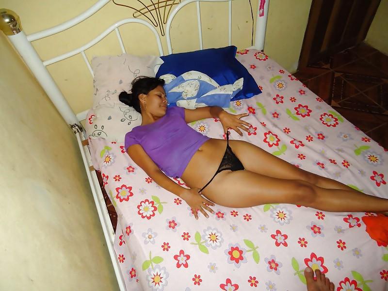 25P Sexy female exposed in home