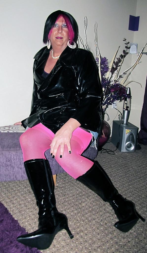 18P Pink n Black PVC