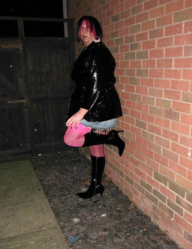 18P Pink n Black PVC
