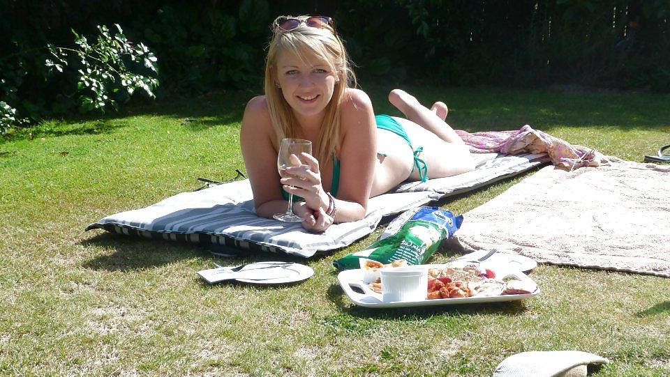 14P Sexy Blonde Bitch WWYD