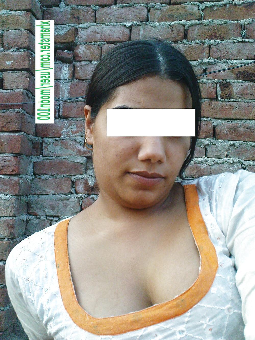 16P PAKI VILLEGE FEMALE
