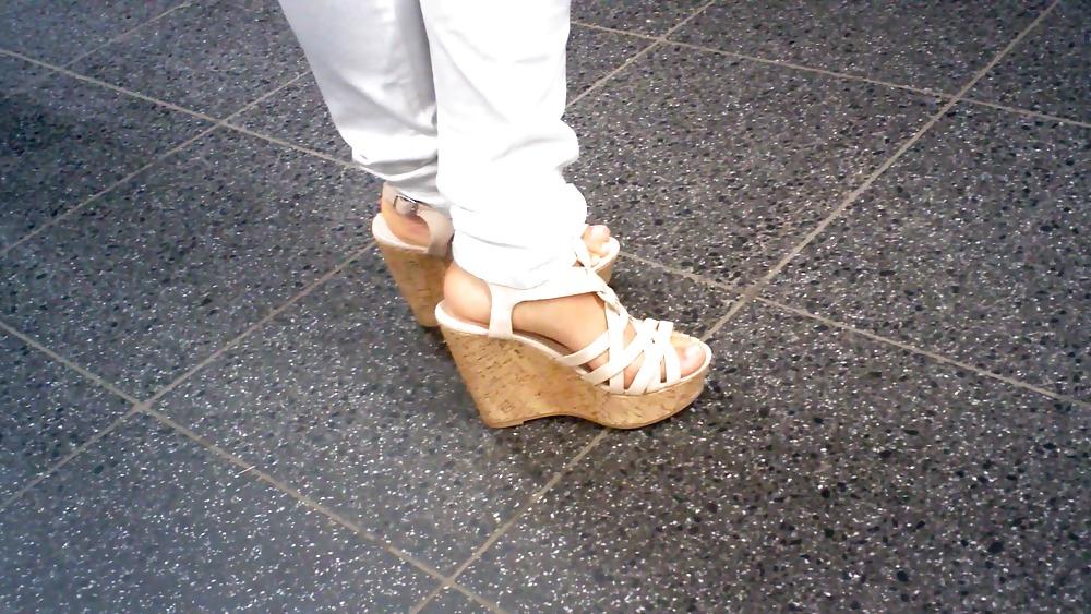 25P Candid voy feet