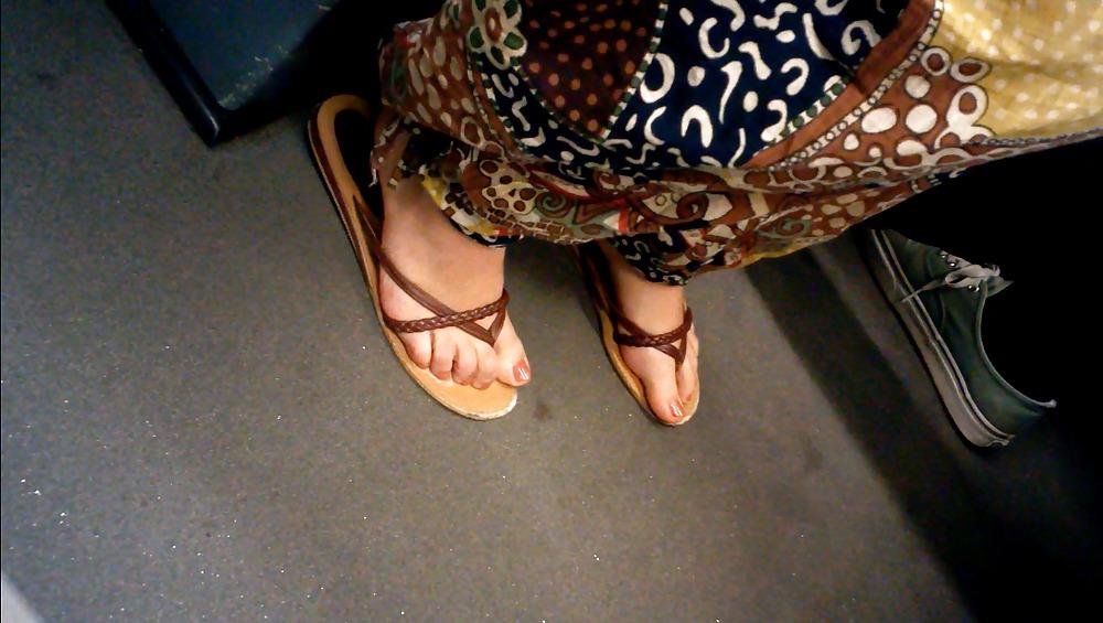 25P Candid voy feet