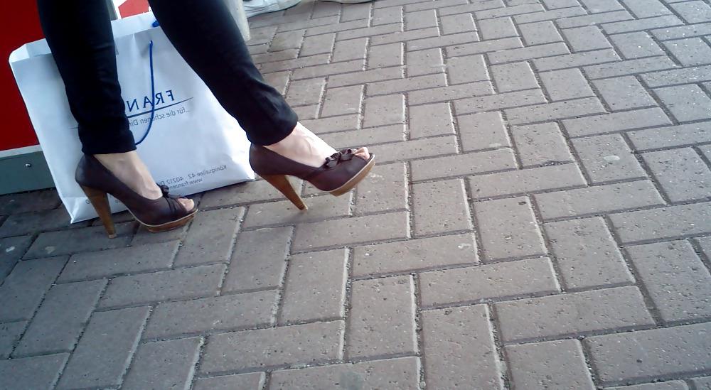 25P Candid voy feet