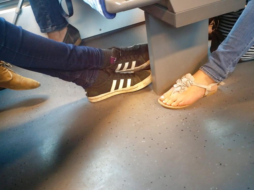 25P Candid voy feet