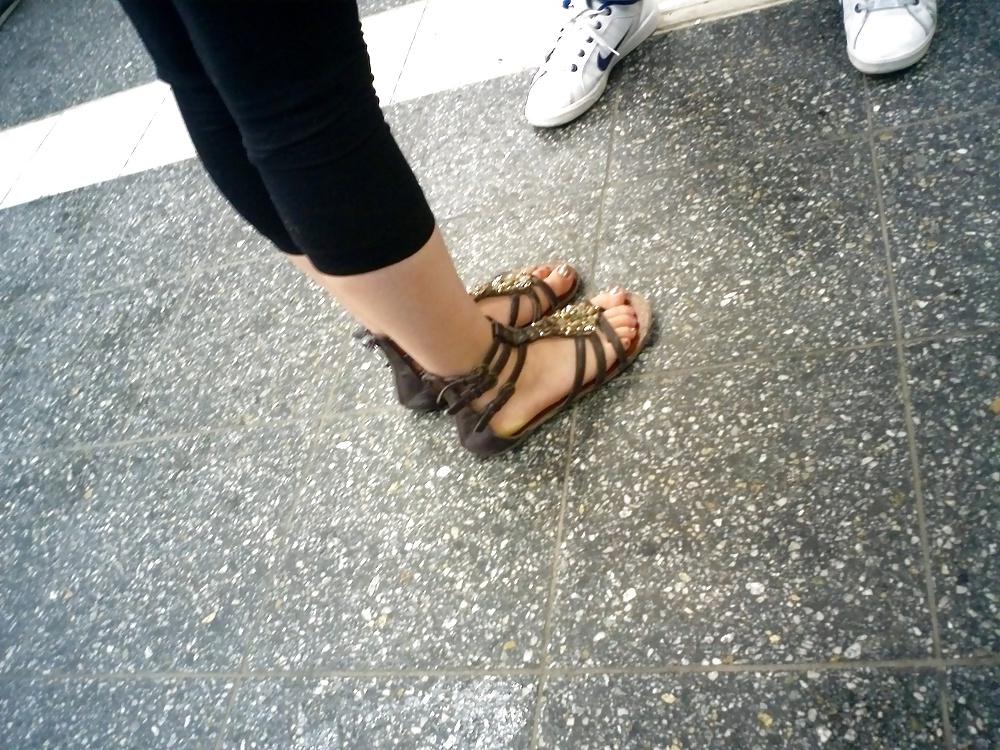 25P Candid voy feet
