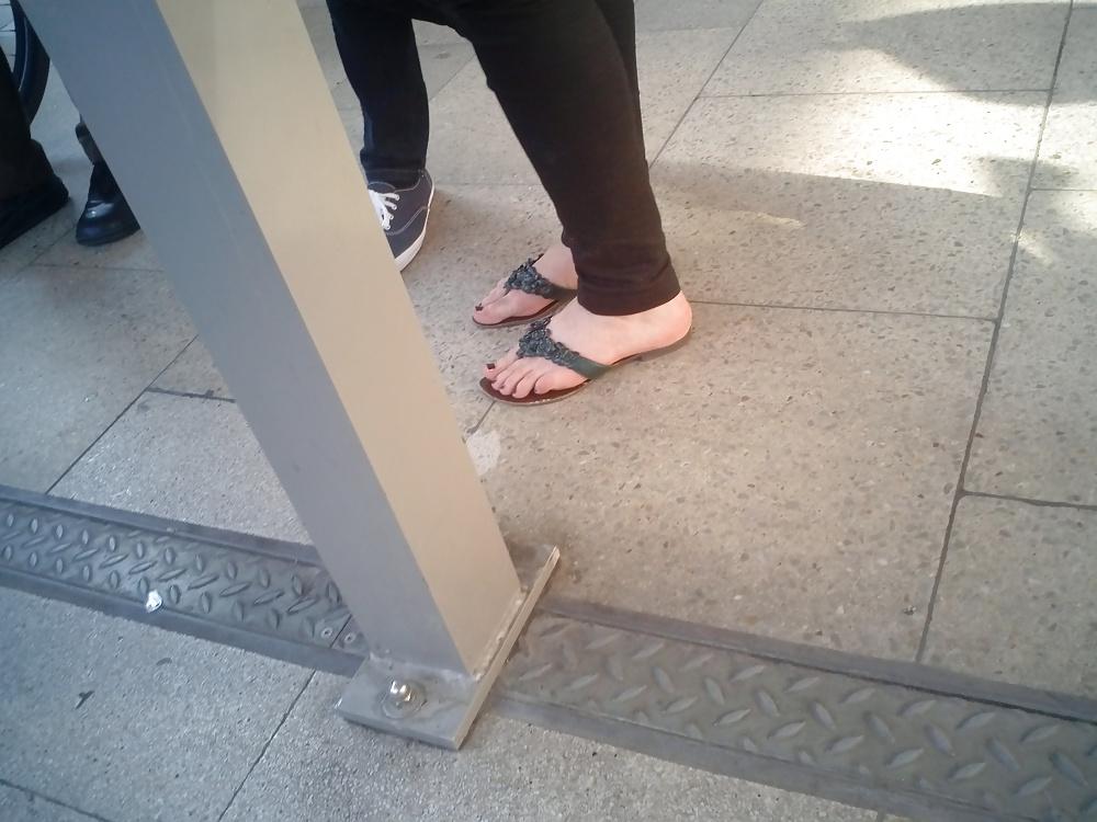 25P Candid voy feet