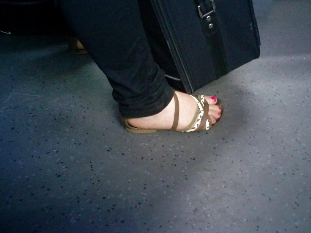 25P Candid voy feet