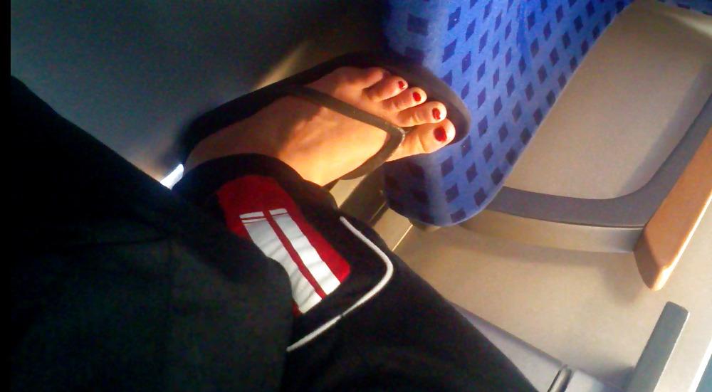 25P Candid voy feet