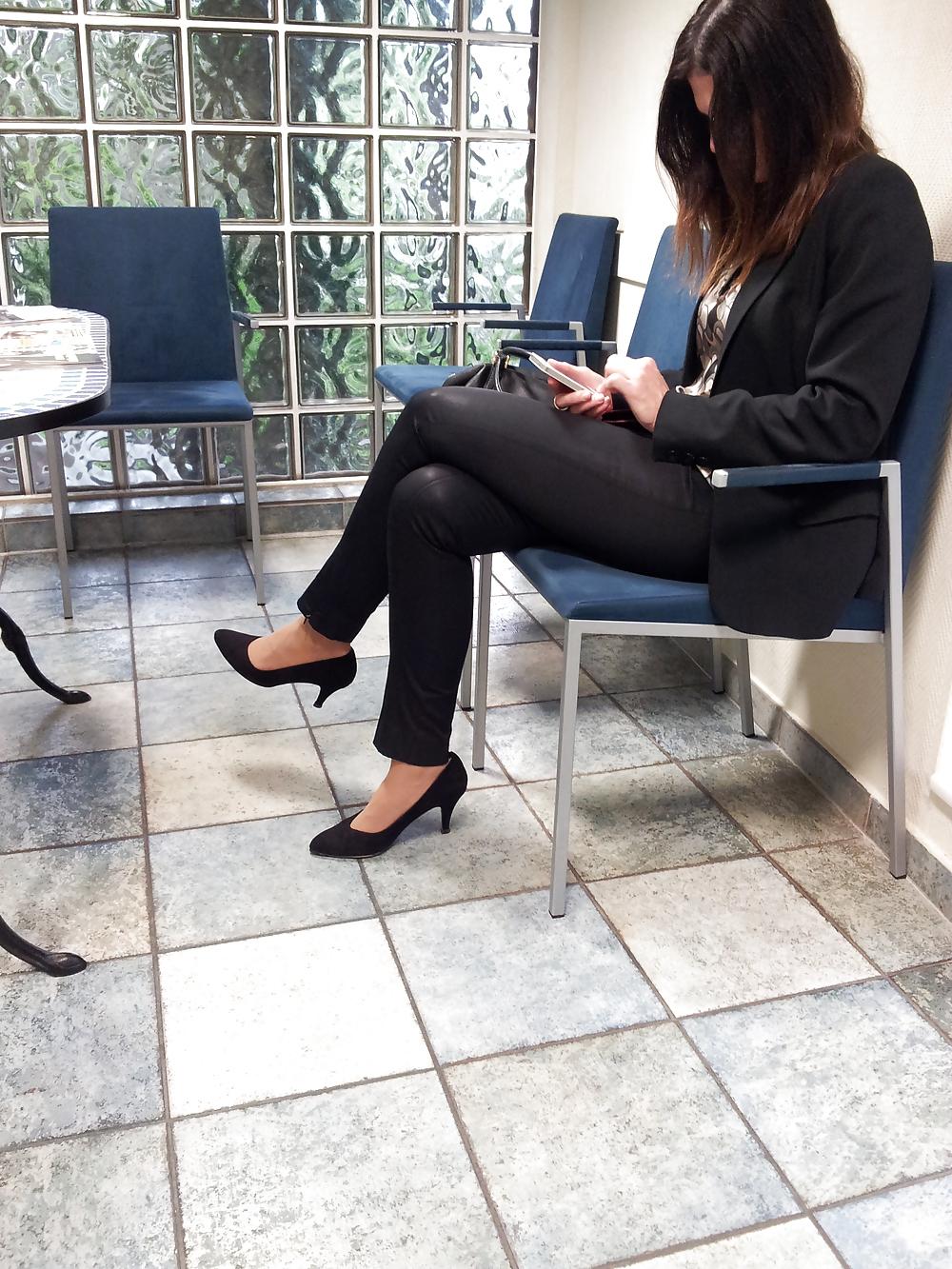 8P Candid girl feet heels shiny leggings