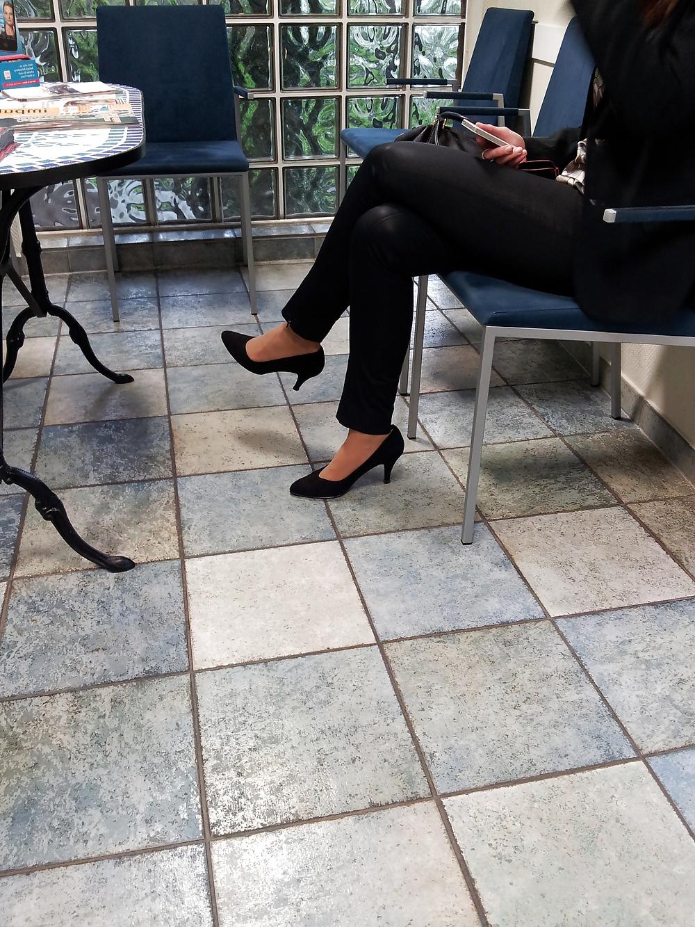 8P Candid girl feet heels shiny leggings
