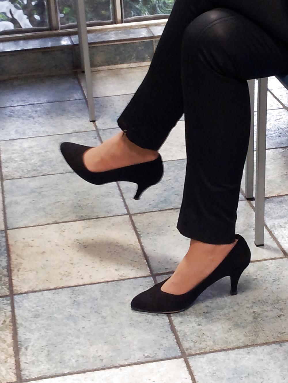 8P Candid girl feet heels shiny leggings