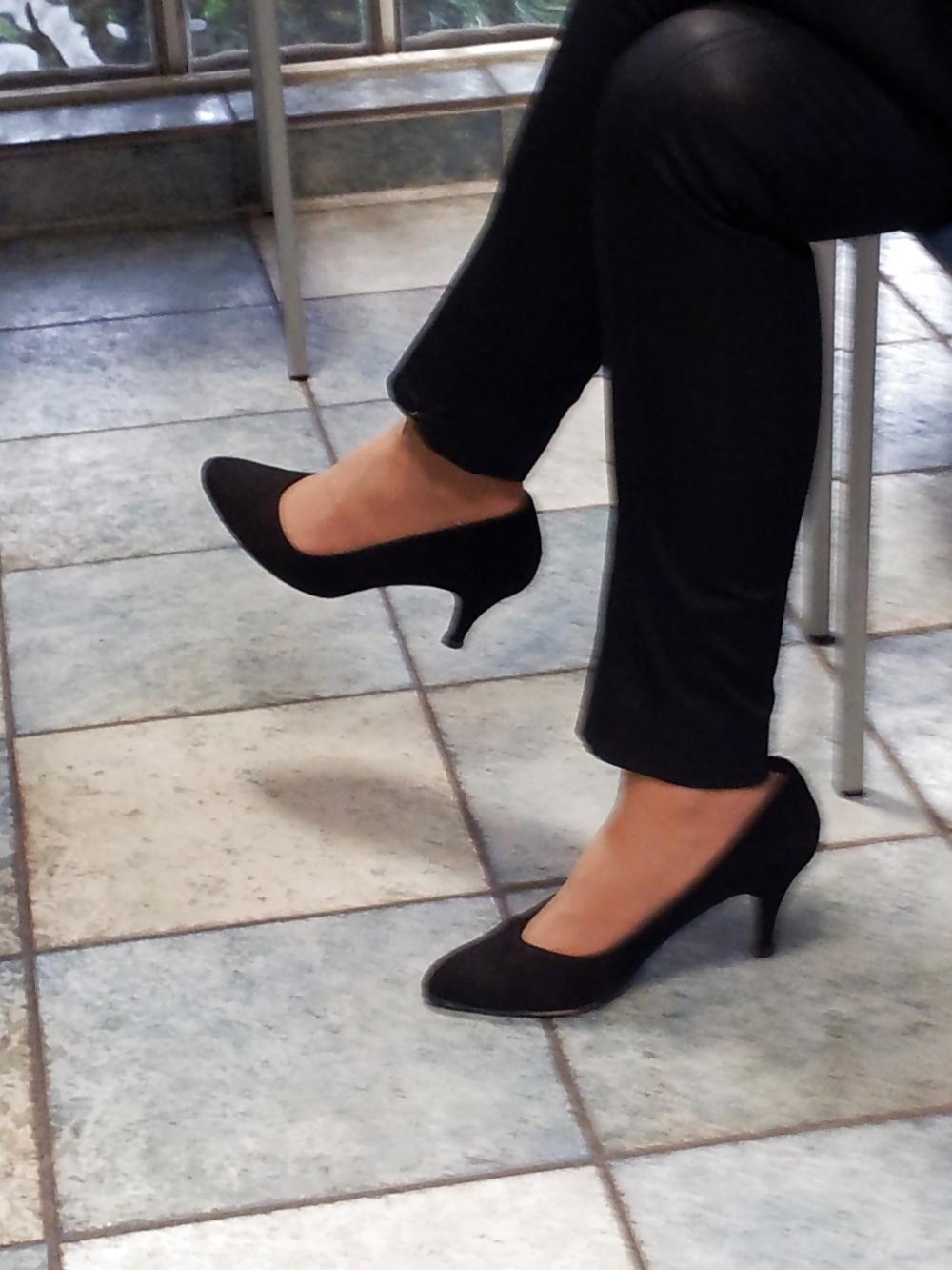 8P Candid girl feet heels shiny leggings