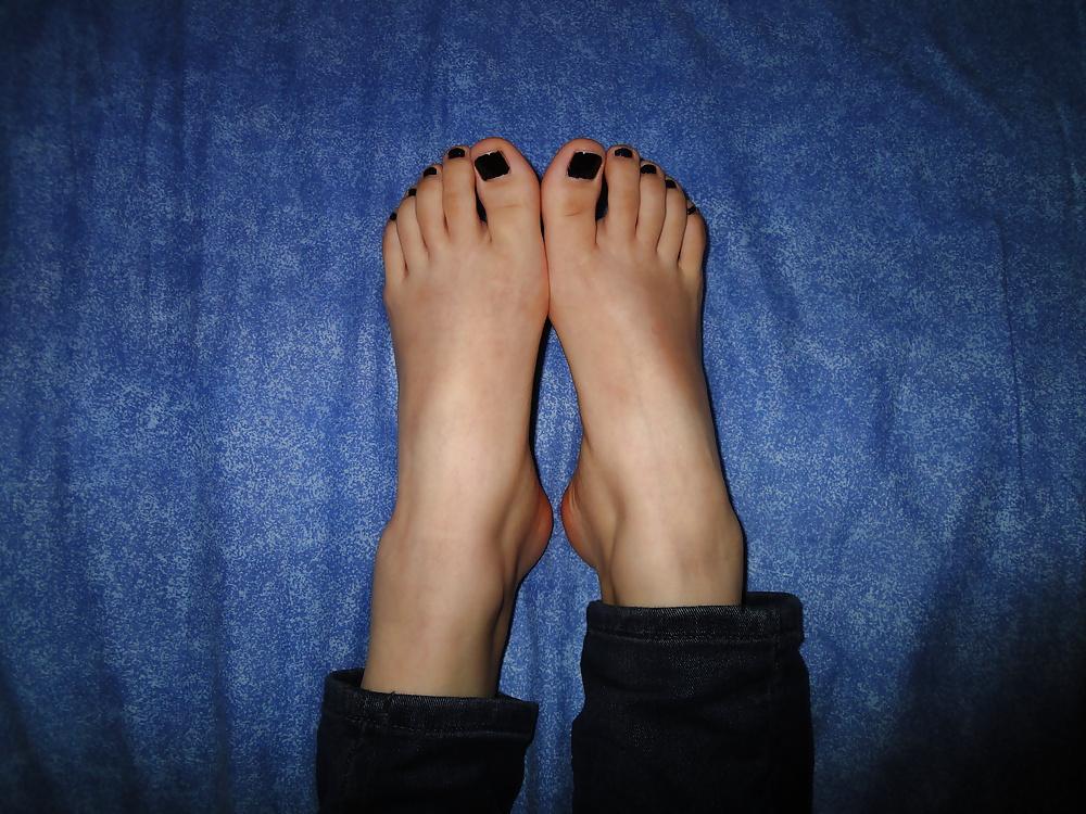 4P My chinese friend's feet