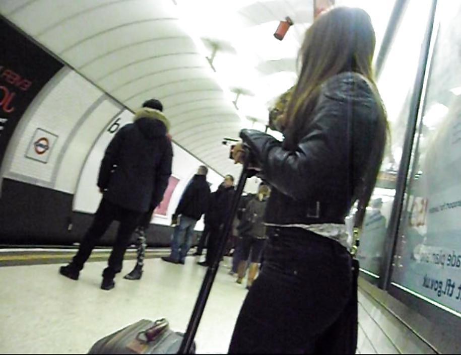 25P 100 Big British Asses