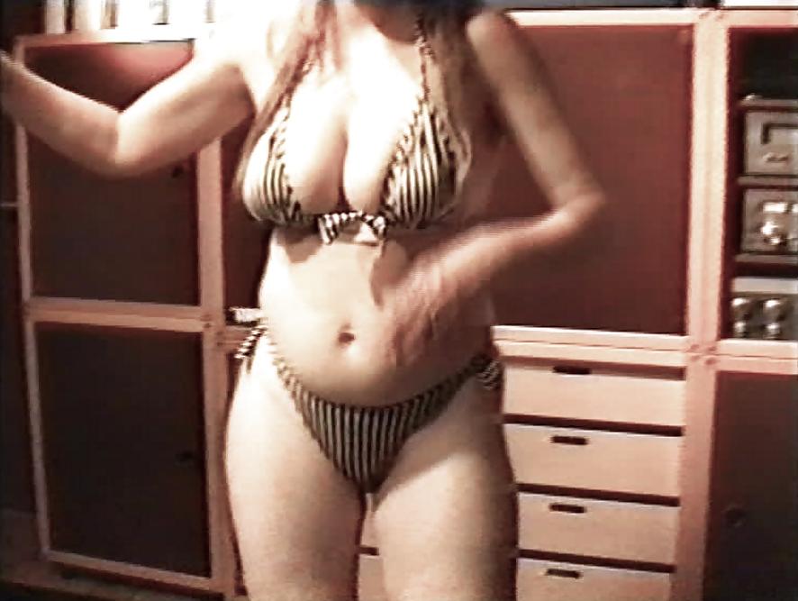 10P SAG - Hot Voluptuous Big Boobed Bikini Bitch 14